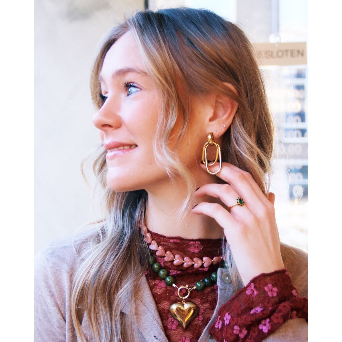 Collier perle de coeurs en résine