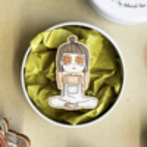 Pin's en bois - Donna orange