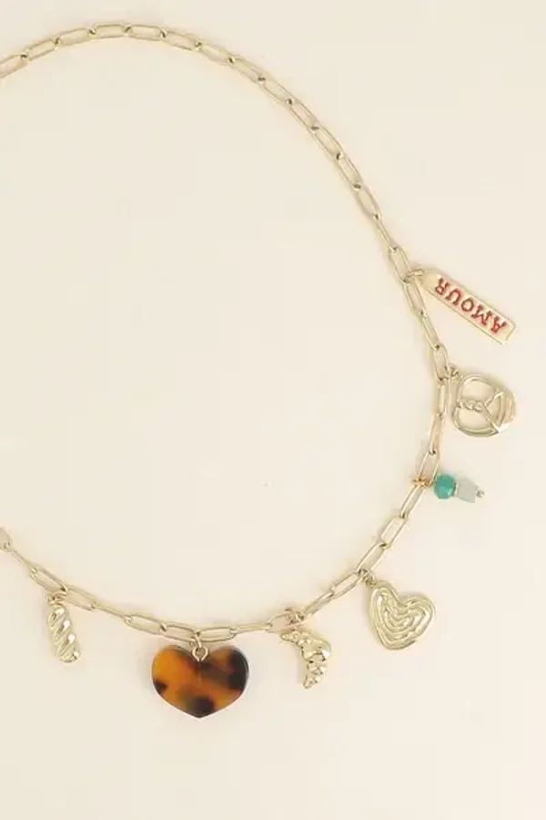 Collier - coeurs, plaquette AMOUR en émail, croissant, bretzel et perles