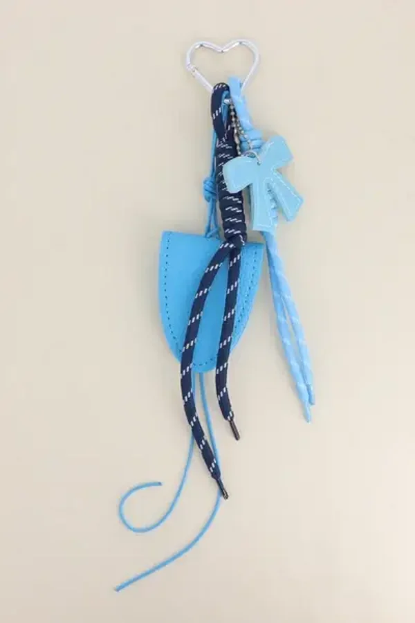 Grigri de sac - plaquette aimantée, noeud papillon et lacets