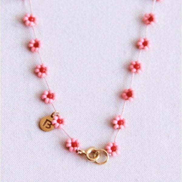 Collier à fleurs roses