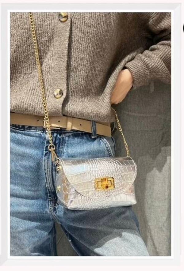 Sac à bandoulière en cuir matière imprimé effet croco