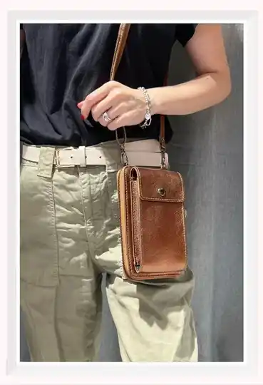 Sac porte feuille en cuir irisé