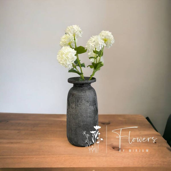 Kruik Bali met witte Viburnum