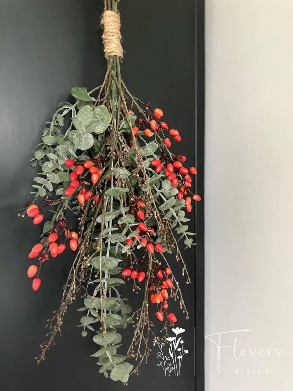 Zijden toef met bessen en eucalyptus