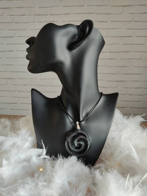 spirale noir et gris en résine