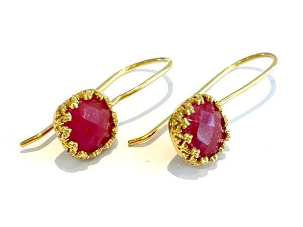 Zilveren oorbellen met Ruby