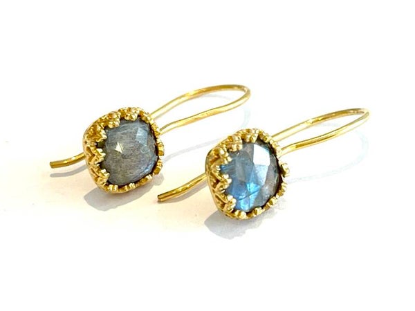 Zilveren oorbellen met Labradorite