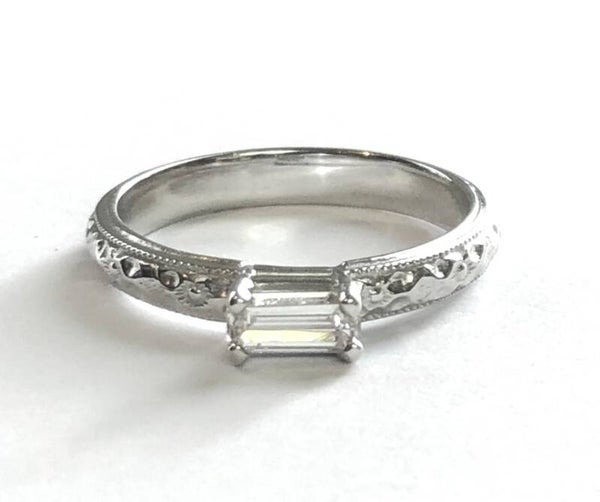 Witgouden ring met pear shaped Diamond