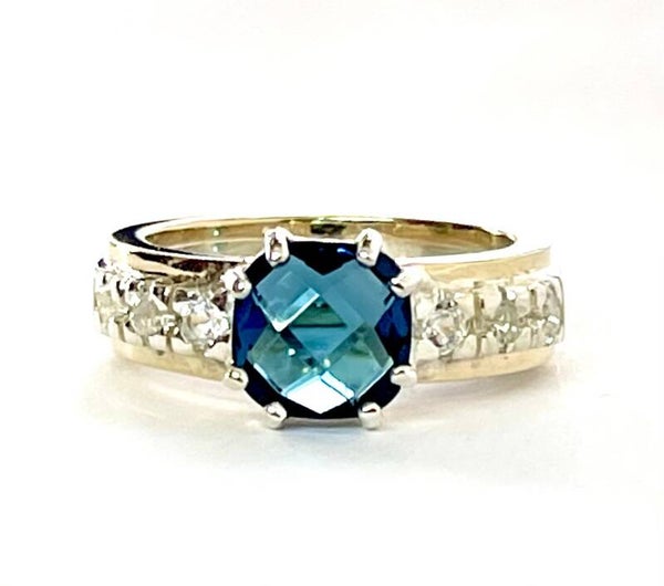 Huggs ring Zilver en Geelgoud met Blue Quartz White Topaz