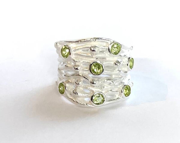 Zilveren ring met Peridoot