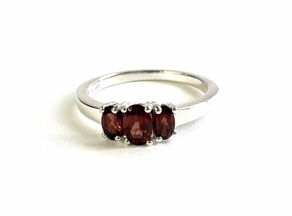 Zilveren ring met Garnet