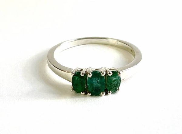 Zilveren ring met Emerald
