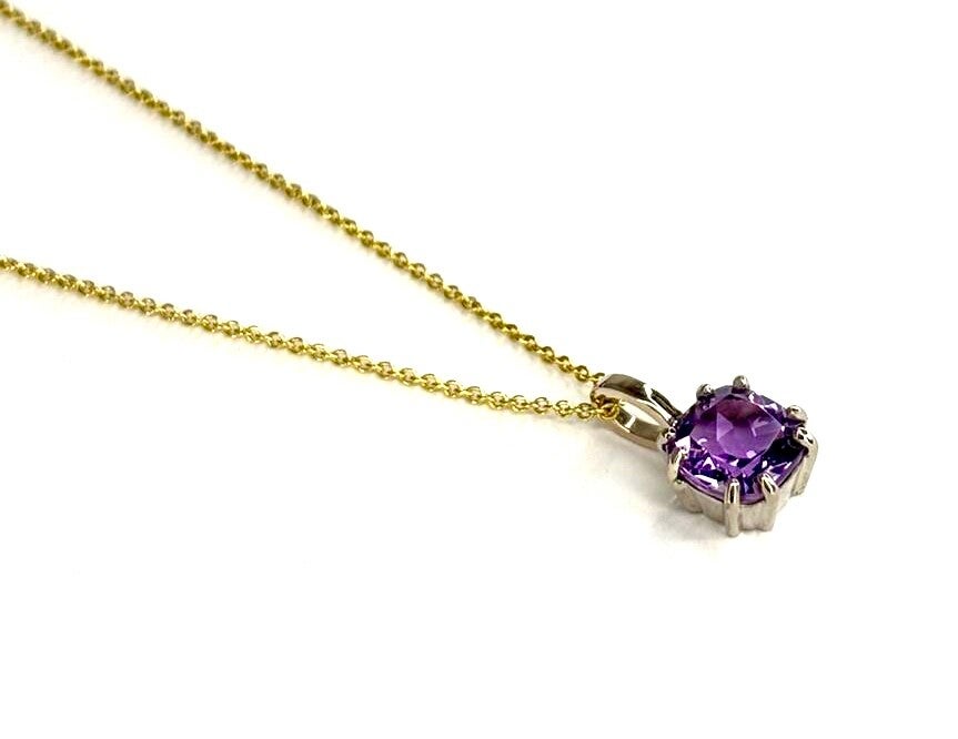 Huggs Hanger witgoud met Amethist