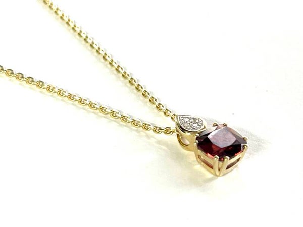 Geelgouden hanger met Granaat en Diamant