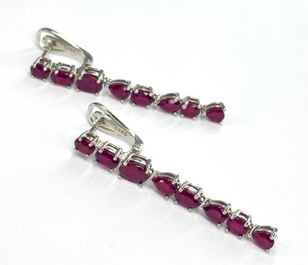 Zilveren oorbellen met Ruby