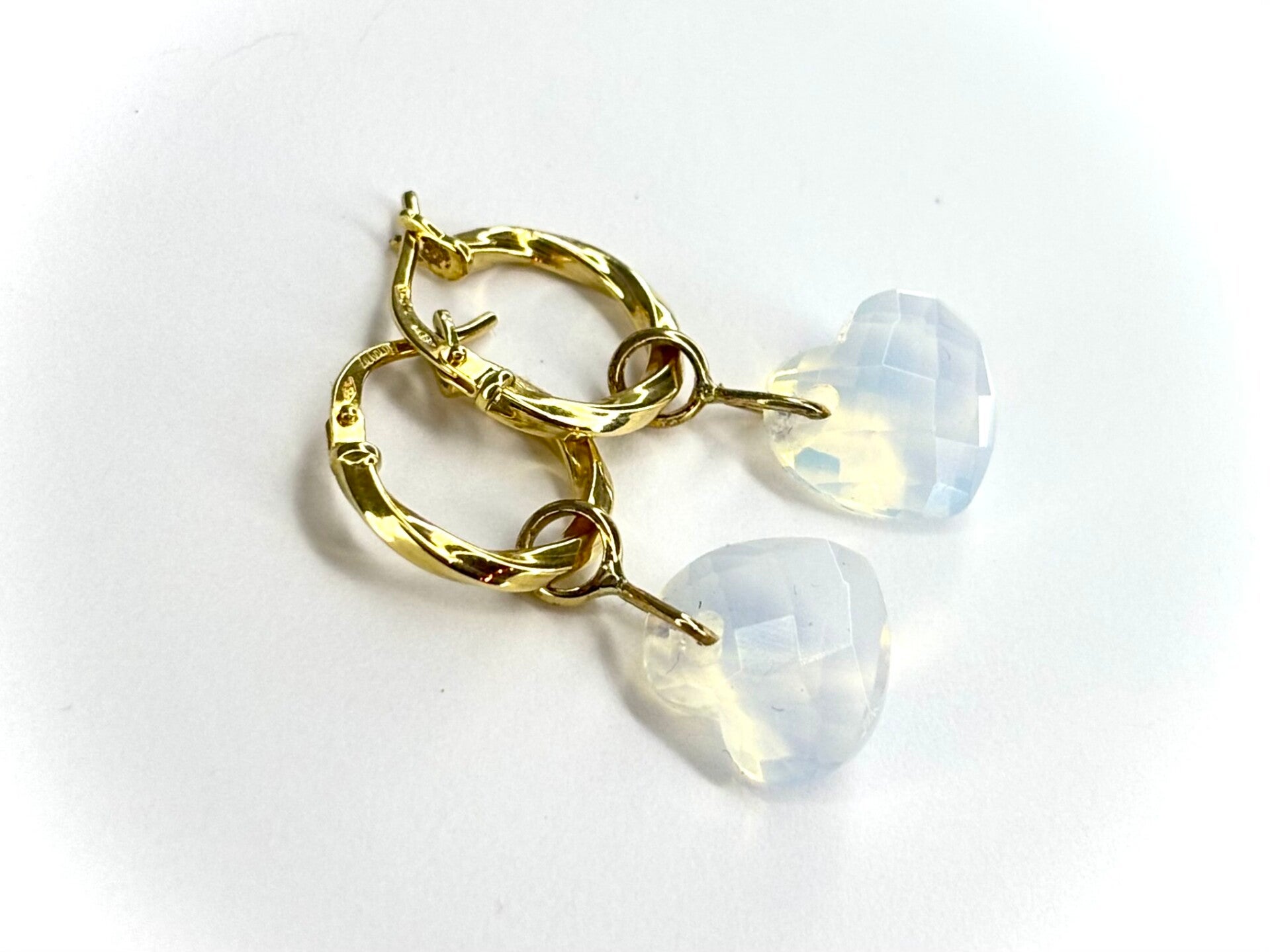 Heart drops Creool hangers met Moonstone Quartz