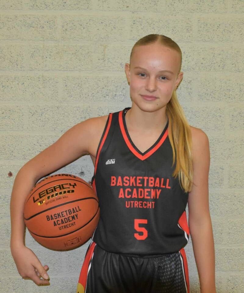 Isa van den Heuvel is op weg naar hoogtepunten op het landelijke basketbalpodium