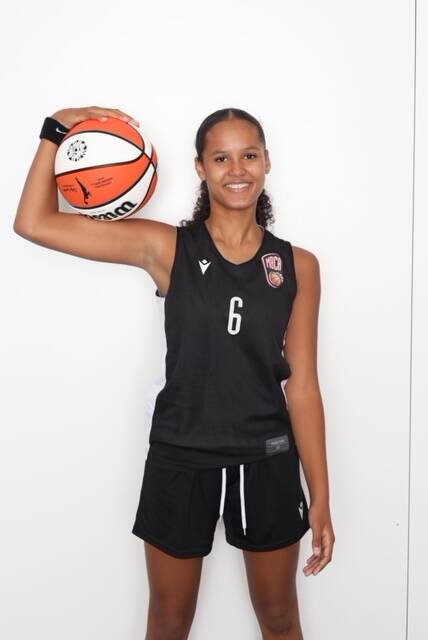 Kensia Roseval en Ivy Panka: enorm energieke basketbaltalenten Foto: Barbara Salem