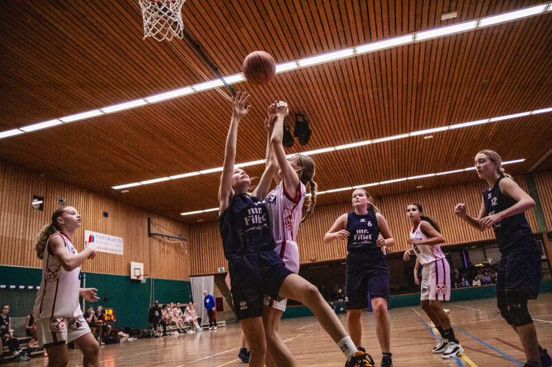 BS Leiden onder 14 wint in Bunschoten-Spakenburg, net als H.S.V. Haren onder 16. Foto: Natasha Adamic van Adamic Photography