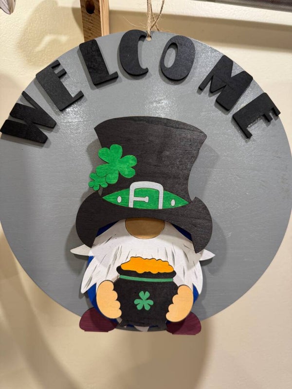 Gnome Welcome sign - Interchangeable magnetic hats and hands