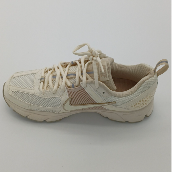 Sneakers  Nike Vomero 5