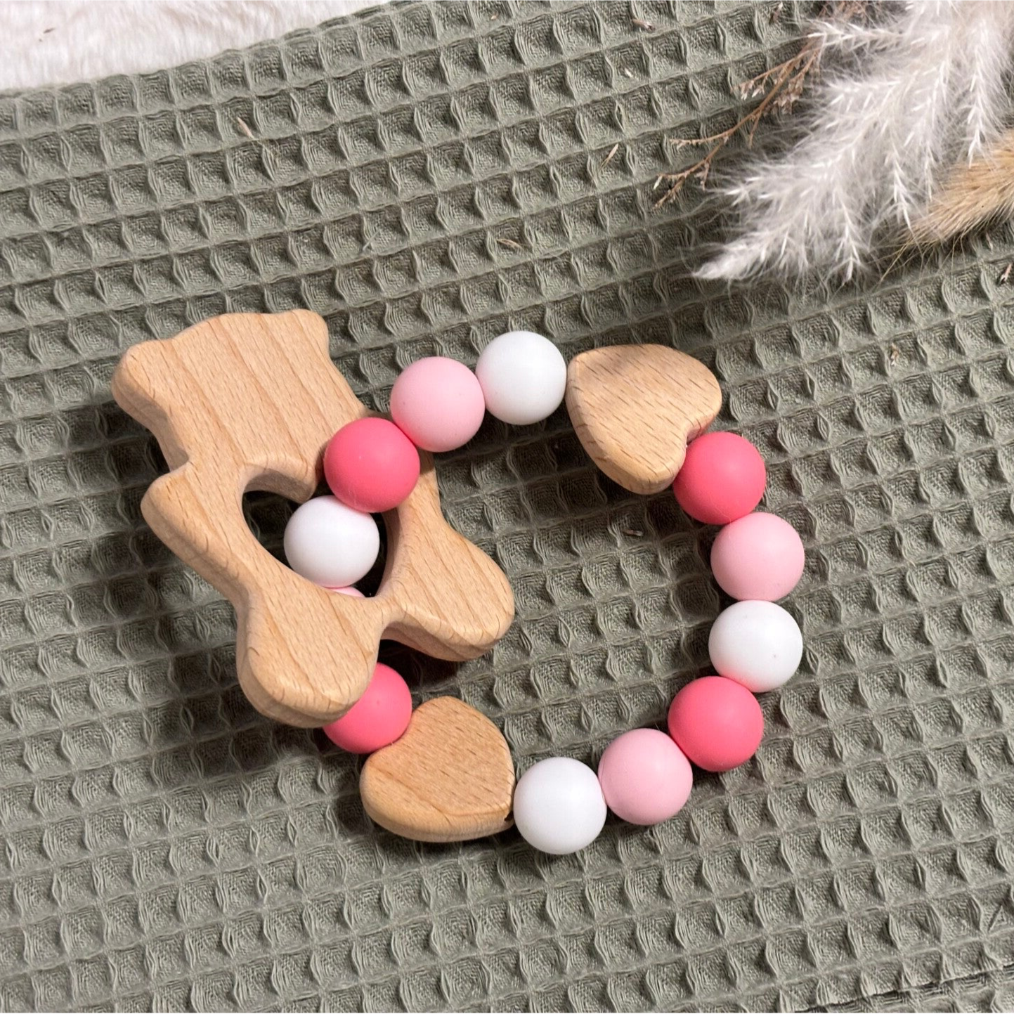 Beiss- und Greifring aus Naturholz und Silikon ,, Bär ''