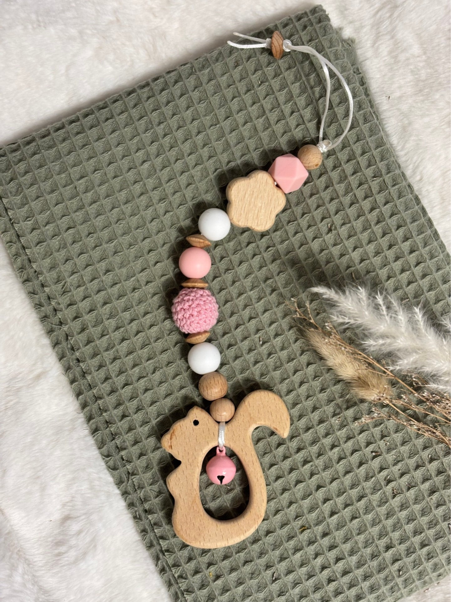 Maxycosi Anhänger aus Naturholz und Silikon ,, Eichhörnchen ''