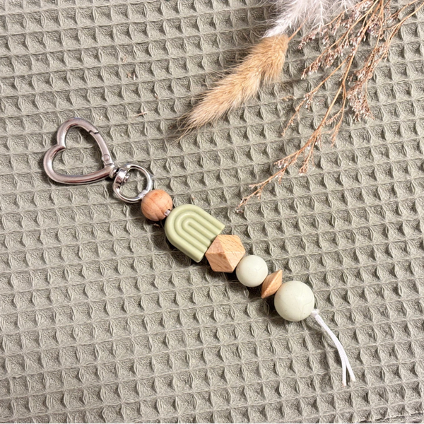 Schlüssel/Rucksackanhänger aus Silikon und Naturholz,, regenbogen''