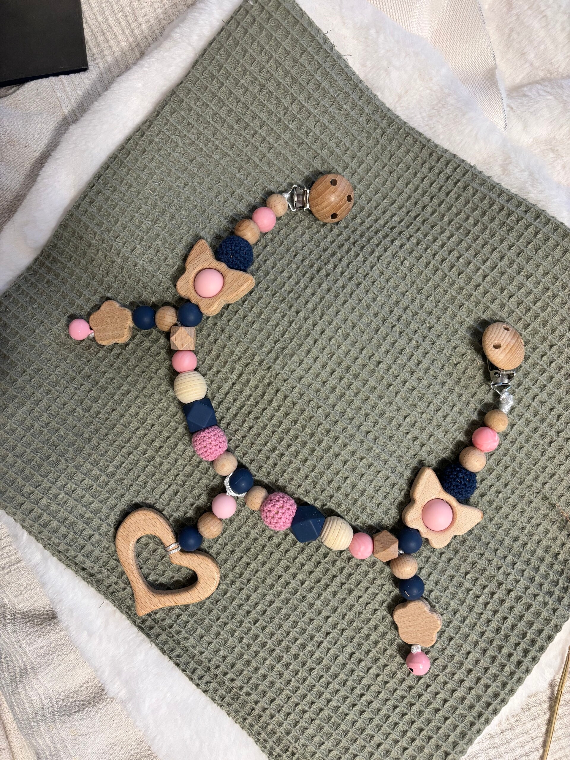 Kinderwagenkette aus Naturholz und Silikon ,, blue/pink''