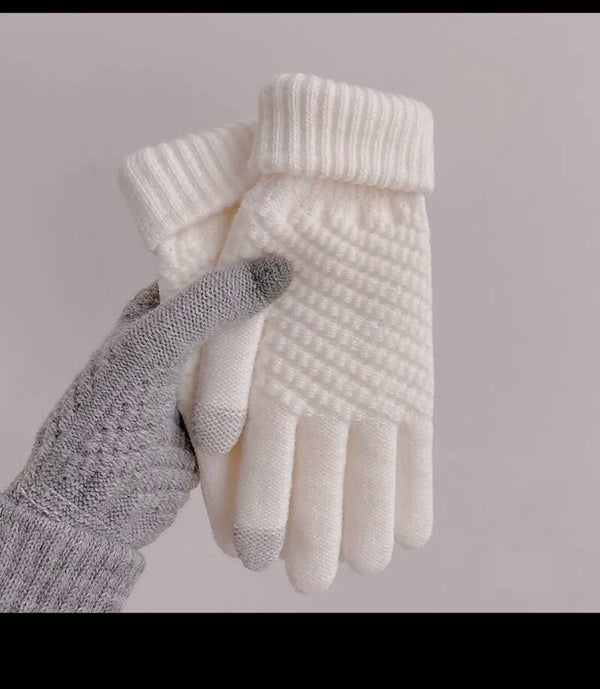 Self Heating Knit Gloves White