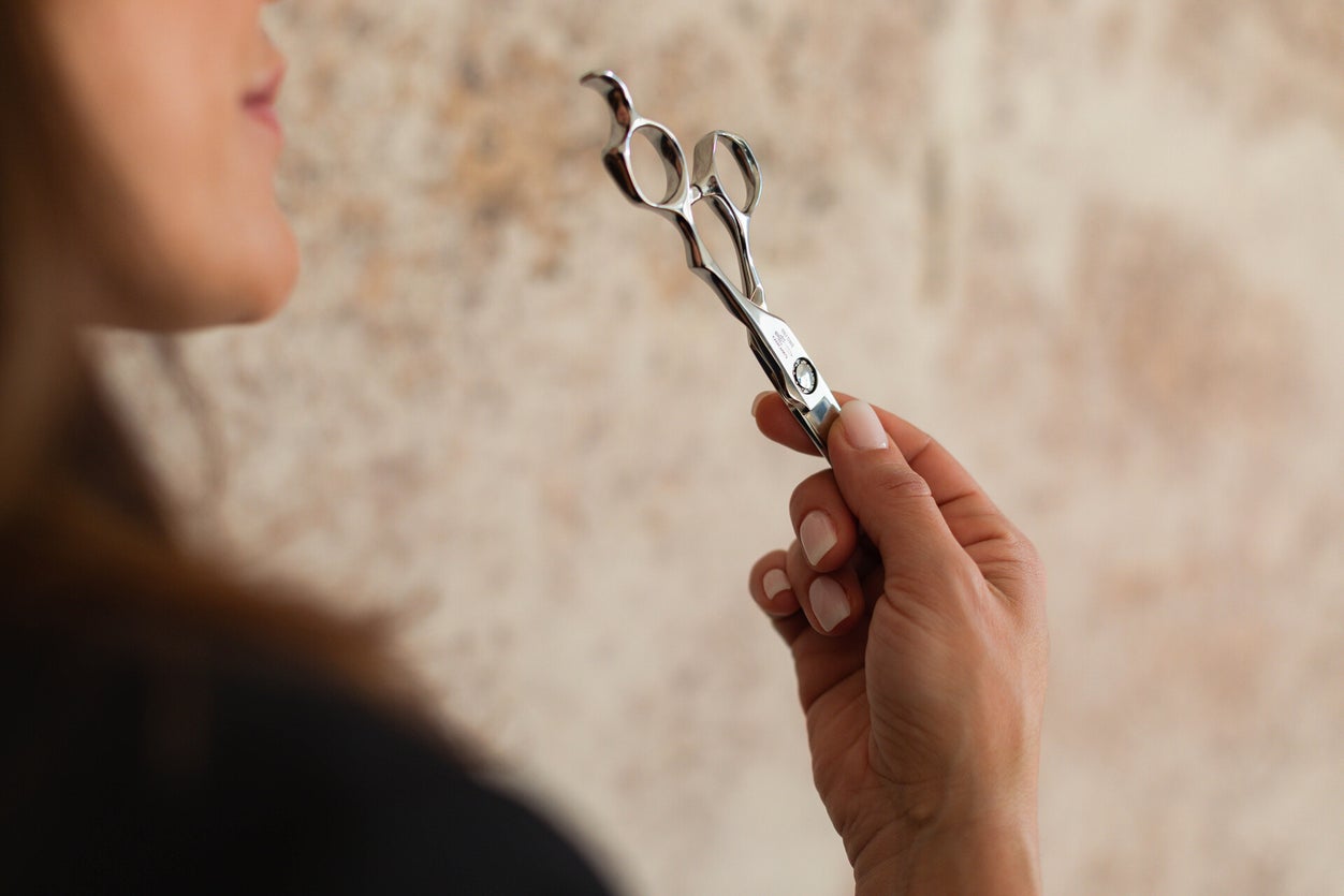 Coupe à sec réalisée par coiffeuse à domicile en Gironde