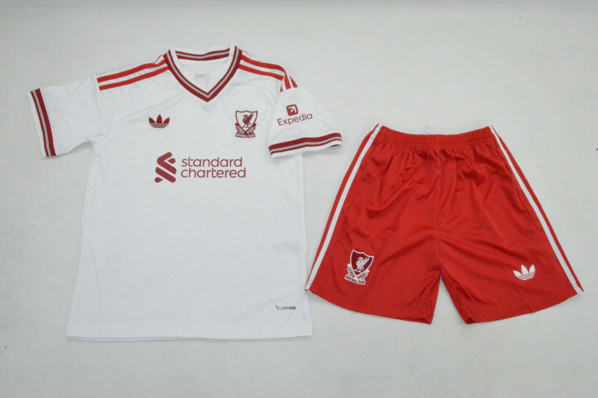 LIVERPOOL NIÑOS EQUIPAJE VISITANTE 26-27