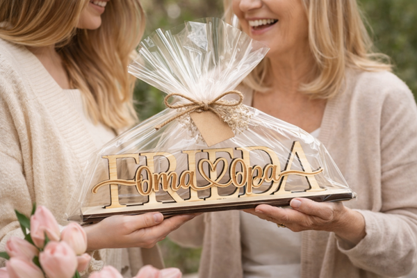 Personalisiertes Mama Geschenk mit Namen – Holzschild mit Kindernamen & Herz – Oma Opa Papa Deko – Muttertag Geschenk individuell