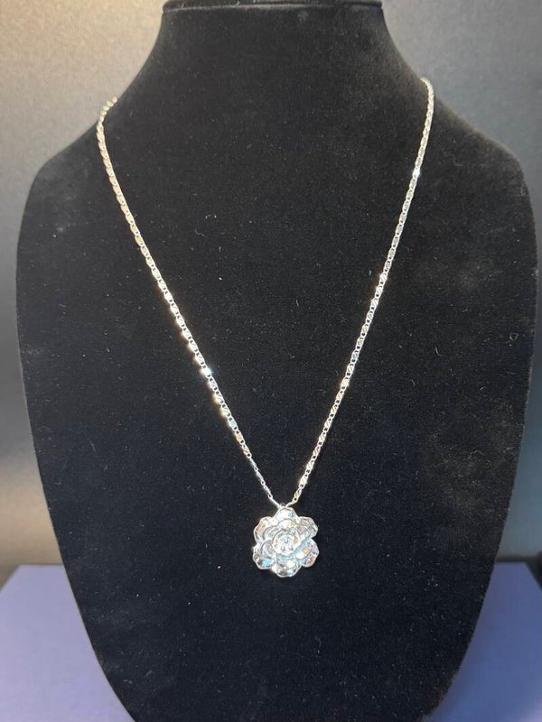 Elegant Sterling Silver Flower Pendant Necklace
