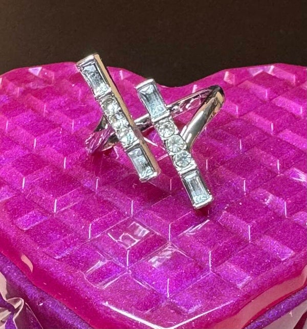 Elegant Silver Sparkling Women's Ring