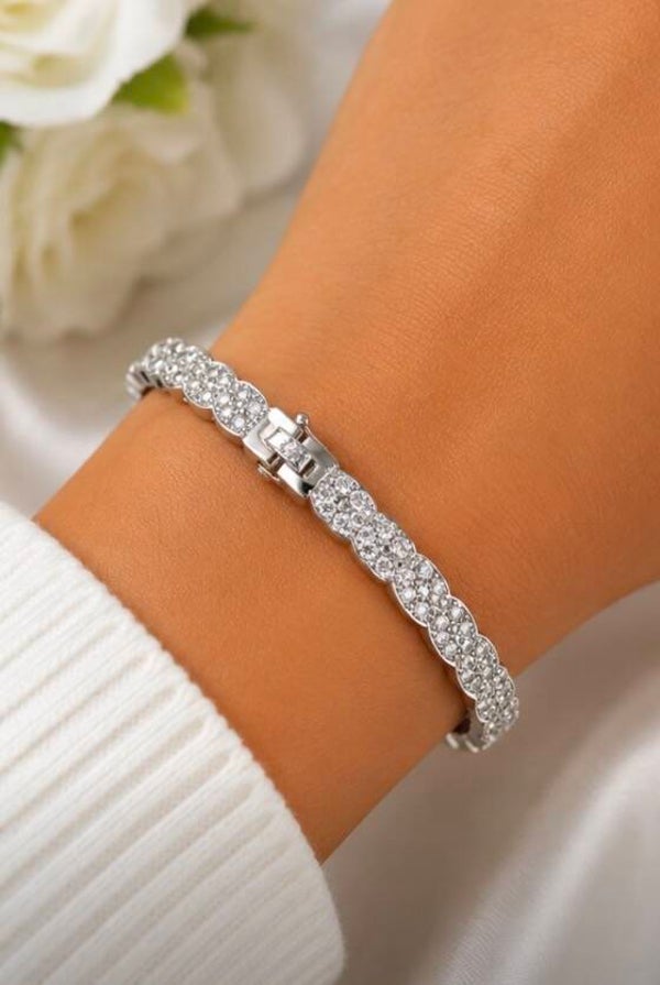 Elegant Sterling Silver Bracelet with Moissanite Diamonds.