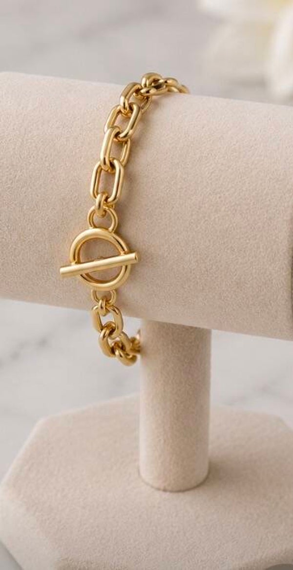 Elegant Gold Chain Bracelet