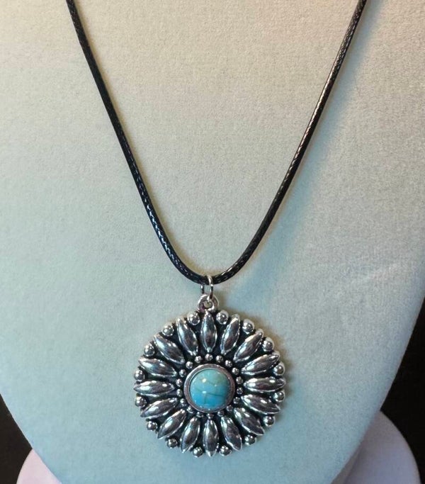 Elegant Silver and Blue Pendant Necklace