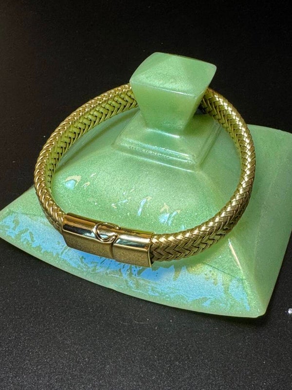 Elegant Gold Bracelet