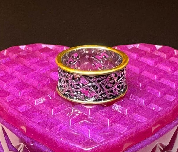 Elegant Gold and Silver Filigree Ring