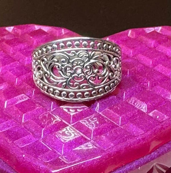 Elegant Silver Filigree Ring