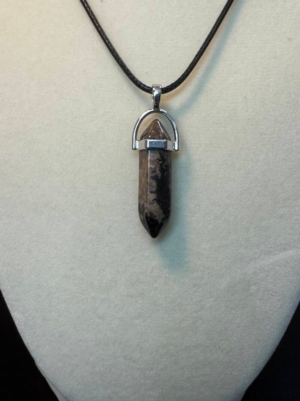 Elegant Black Crystal Stone Pendant Necklace