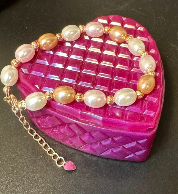 Elegant Pearl Bracelet with Gold Accents