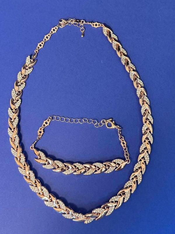 Elegant Rose Gold Plated and Sparkling Silver Women's Necklace and Bracelet Set
