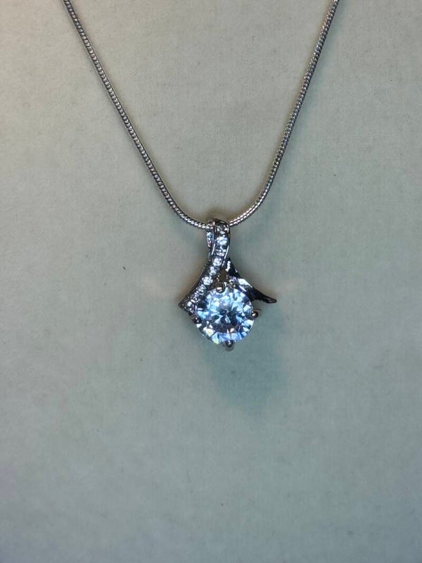 Elegant Sterling Silver Moissanite Diamond Necklace