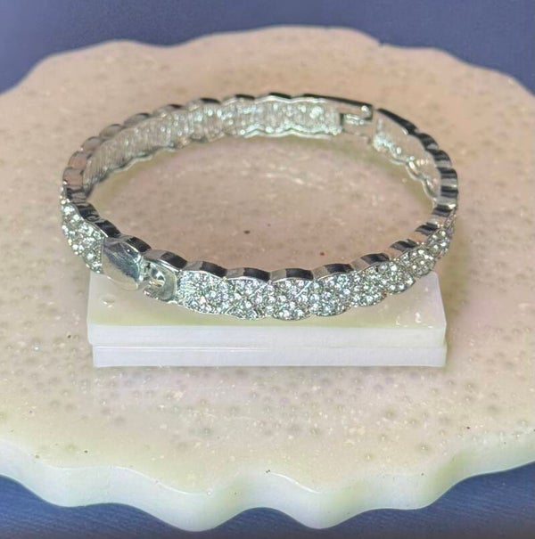 Elegant Sterling Silver Bracelet with Moissanite Diamonds.