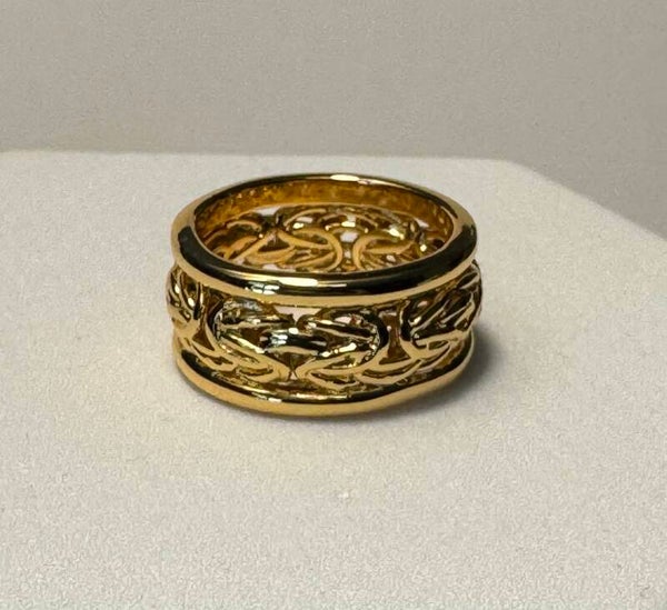 Elegant 18k Gold Plated Over 925 Band Ring