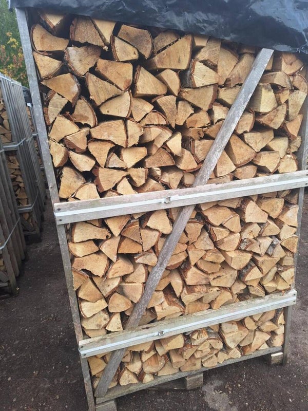 Haardhout BEUK  1,8 m3 gestapeld - lengte blok 25 cm. natuurlijk lucht gedroogd. Vocht < 18%  % .