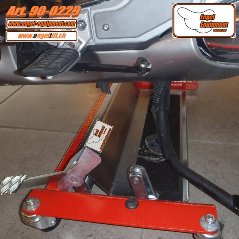 90-0229 : CHARIOT DE LEVAGE MOBILE.